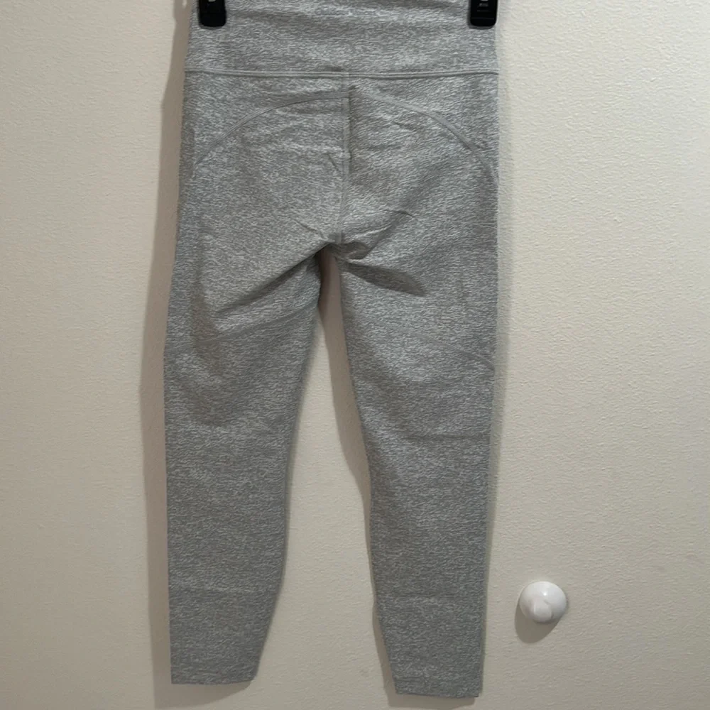 NWT Outdoor Voices Grey Dove/Ash Warmup 3/4 Leggings XS